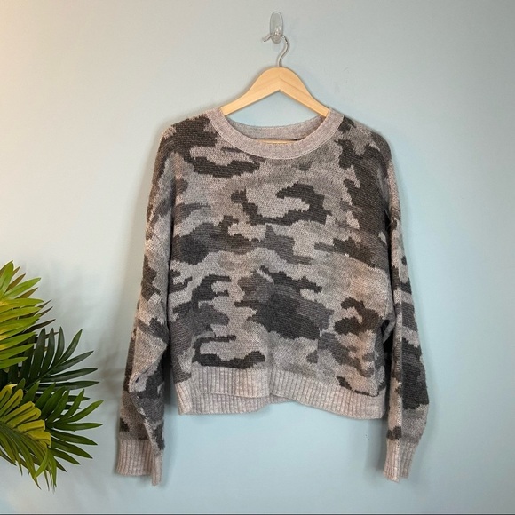 3/$30 American Eagle Gray Camo Knit Sweater - Picture 1 of 7